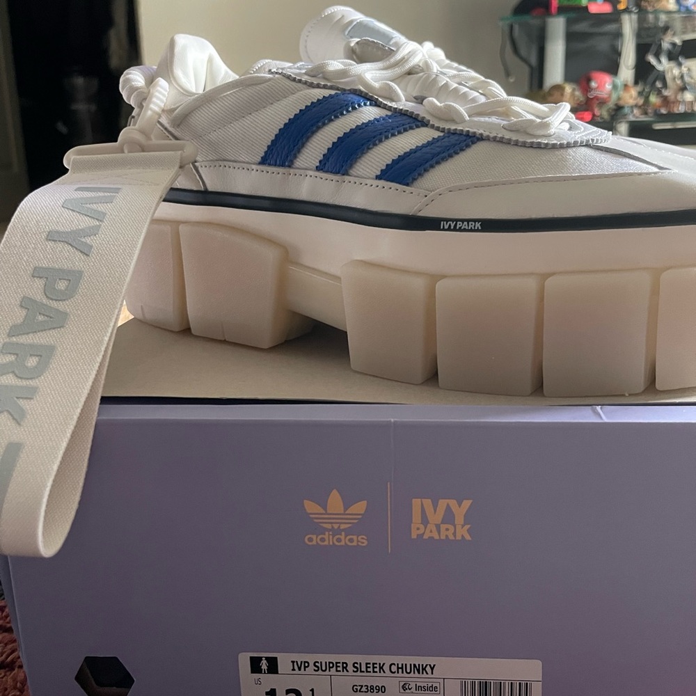 ❌(SOLD)❌Ivy Park Super Sleek Chunky 12.5